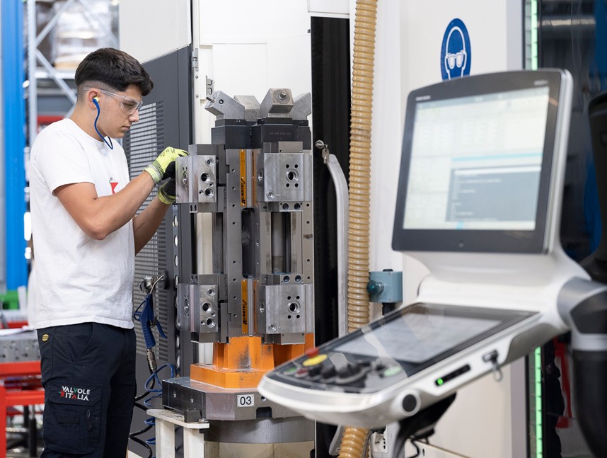 ADDETTO/A ALLE MACCHINE UTENSILI CNC (carico e scarico pezzi)