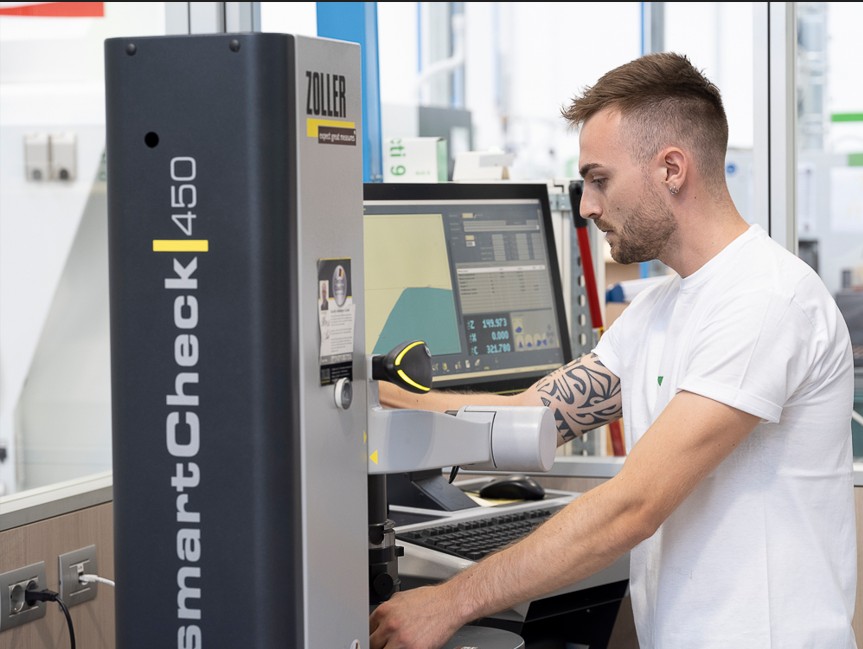 ADDETTO/A ALLA TOOLS ROOM